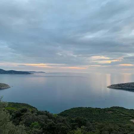 View Vakantiehuis Ustrine