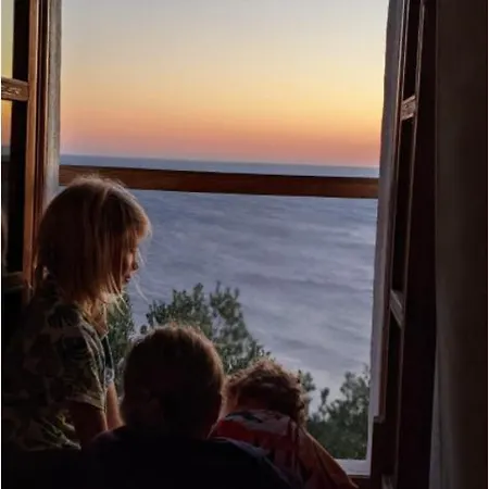 View Ustrine