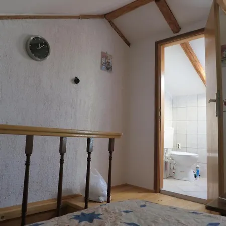 View Semesterbostad Ustrine