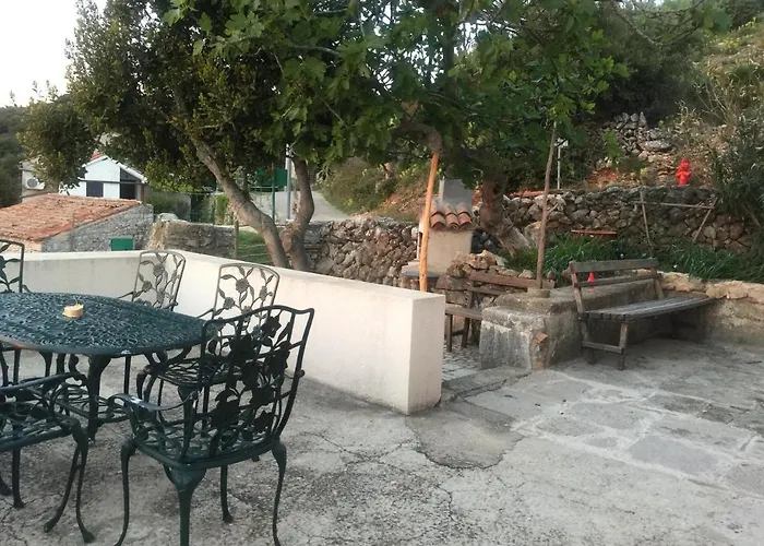 View Nyaraló Ustrine